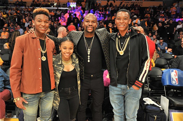 Mayweather khoe trang suc 'doc' trong lan tro lai hinh anh 8