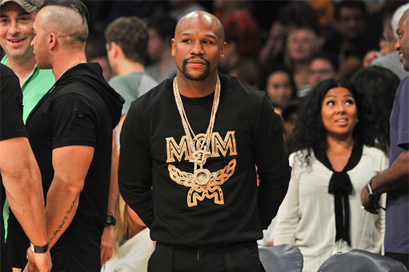 Mayweather khoe trang suc 'doc' trong lan tro lai hinh anh 9