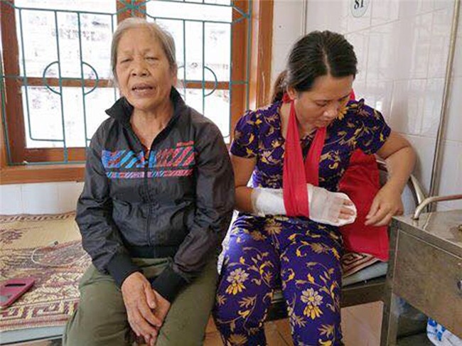 Cầm dao chém đứt gân tay nữ phó trạm y tế vì bị từ chối truyền nước - Ảnh 2.