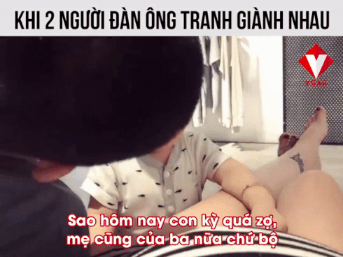 Cậu bé khiến người xem cười đau ruột khi nhất quyết không cho bố chạm vào mẹ-1