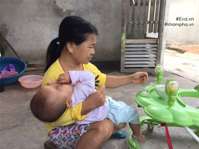 tro lai ngoi nha dot nat cua nguoi me ngay ngo bi xam hai dan den sinh con - 2