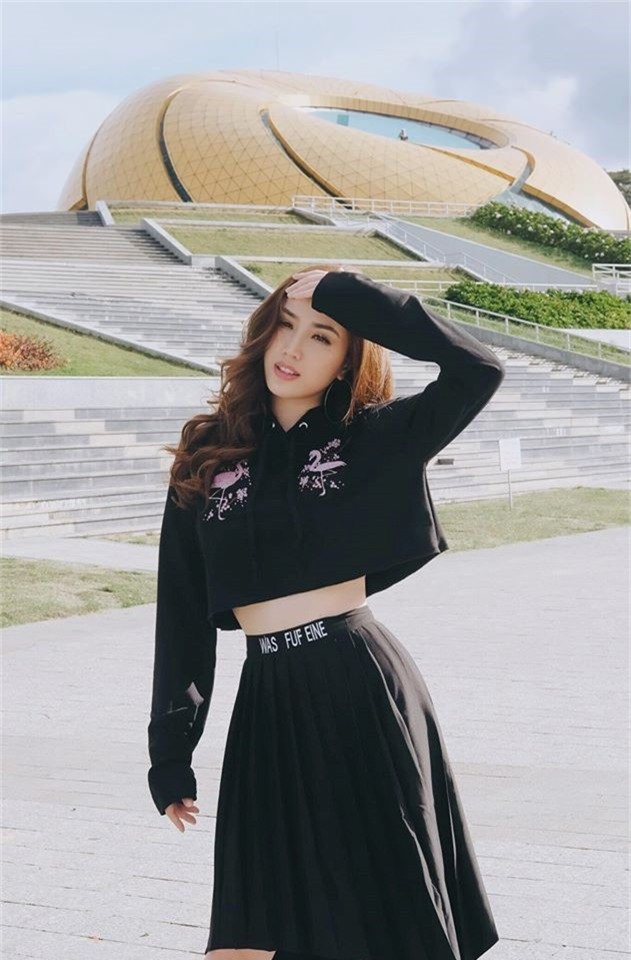 10 cach mac do thu dong de an gian chieu cao cua sao Viet hinh anh 8
