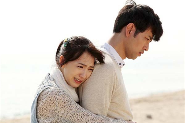 Cô còng lưng 5 năm nuôi người yêu ăn học, đến lúc lương cao, anh phụ bạc cay đắng - Ảnh 1.