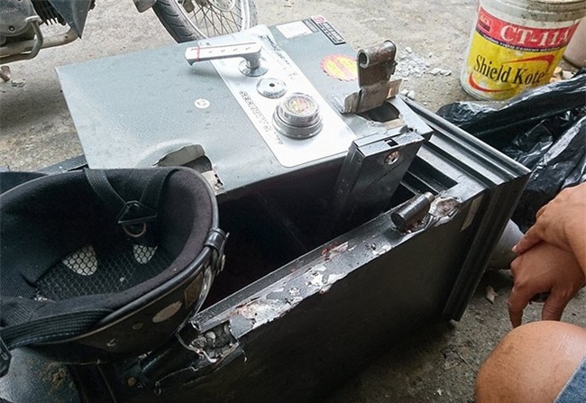 Vụ cháy lớn ở quận 9, TP.HCM: Lao vào ngọn lửa cứu hai con, người mẹ trẻ bị bỏng nặng nhưng chỉ cứu được con - Ảnh 9.