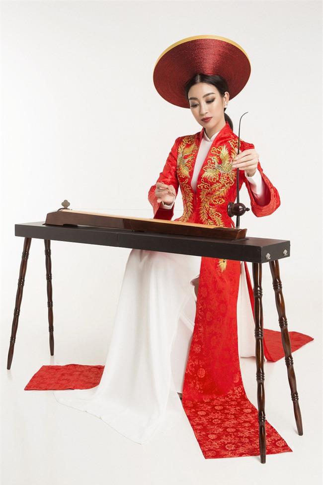 Hoa hậu Đỗ Mỹ Linh tự tin độc tấu đàn bầu trong phần thi tài năng tại Miss World 2017 - Ảnh 3.