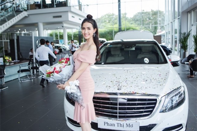 Điểm mặt các mỹ nhân showbiz Việt chơi trội mua xe gần chục tỷ