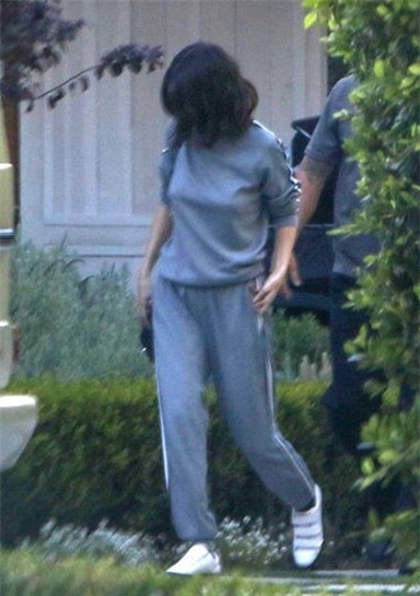 Lộ bằng chứng Selena Gomez đưa tình cũ Justin Bieber về nhà trong lúc The Weeknd đi vắng