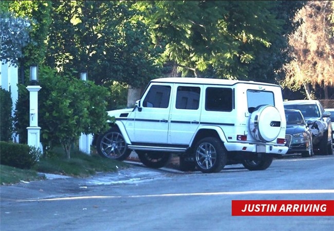 Lộ bằng chứng Selena Gomez đưa tình cũ Justin Bieber về nhà trong lúc The Weeknd đi vắng