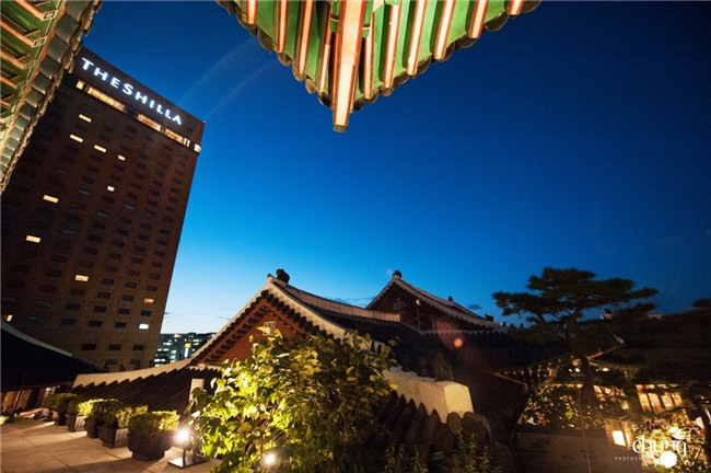 Hé lộ giá tiền tỷ mà Song Joong Ki - Song Hye Kyo bỏ ra để thuê địa điểm tổ chức đám cưới sang chảnh bậc nhất - Ảnh 2.