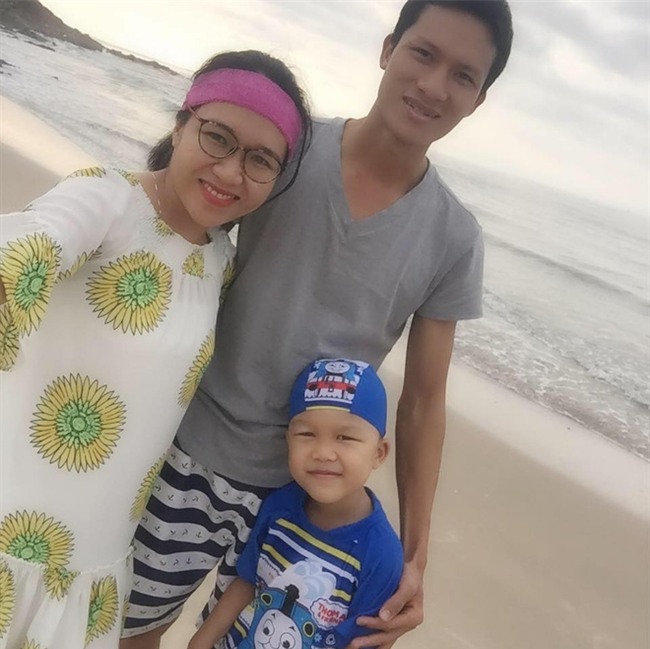 Nể anh chồng khéo ngày nấu cơm ở cữ đủ trăm món, đêm thay bỉm trông con cho vợ ngủ ngon - Ảnh 1.