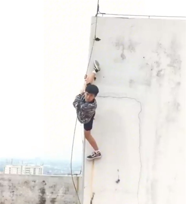 Mê Next Top Model, chàng SV Kiến Trúc lên sân thượng đu dây với ekip cố vấn có tâm như thật - Ảnh 3.