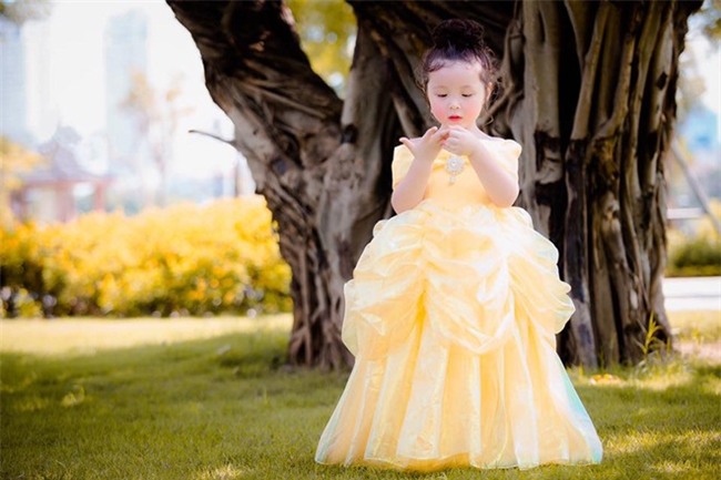 fan tram tro vi 2 'thien than lai' nha elly tran dep nhu cong chua, hoang tu trong tranh - 13