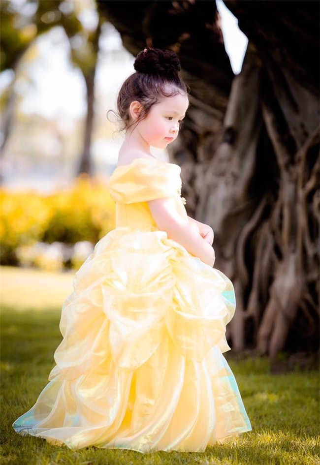 fan tram tro vi 2 'thien than lai' nha elly tran dep nhu cong chua, hoang tu trong tranh - 16