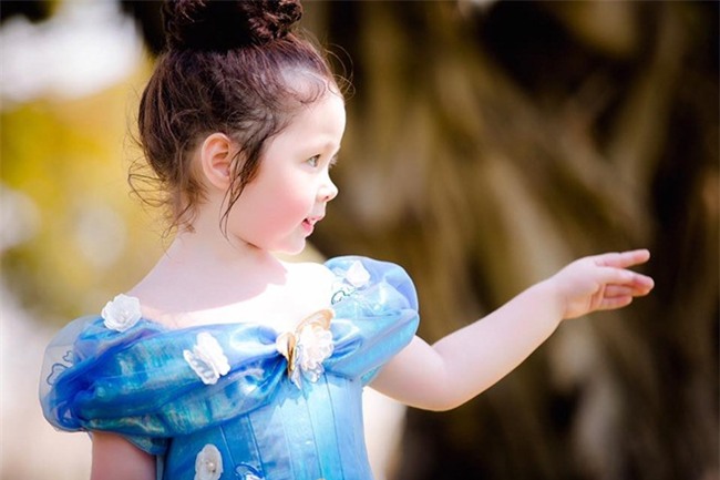 fan tram tro vi 2 'thien than lai' nha elly tran dep nhu cong chua, hoang tu trong tranh - 18