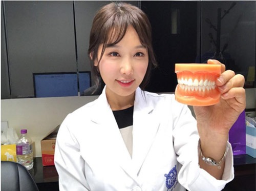 Bà mẹ U50 trẻ đẹp đi cùng con gái khiến người ngoài lầm tưởng hai chị em-2