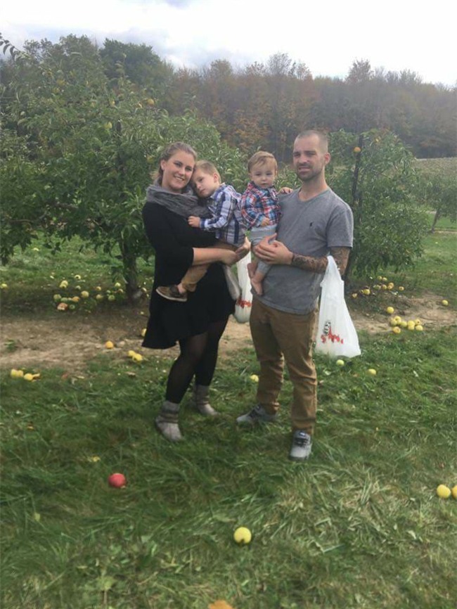 Quỳ xuống cầu hôn, chàng trai bị mắng là đồ dối trá và ăn cả quả táo vào mặt nhưng cái kết đầy bất ngờ - Ảnh 6.