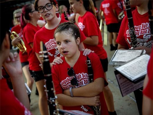 Bố nói với con gái rằng con sẽ bị mù, những lời cô bé đáp trả khiến anh phải khóc - Ảnh 4.