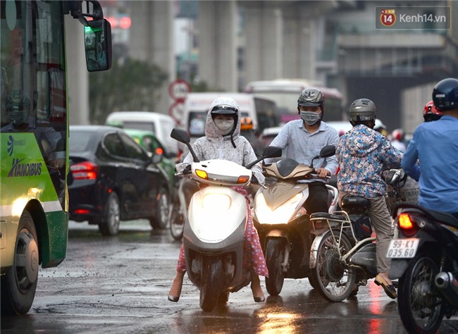 Clip ác mộng giờ cao điểm: Khi đội quân ninja xông pha đi ngược chiều - Ảnh 1.