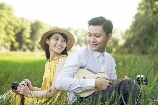 Chàng trai bất ngờ xuất hiện trong tiệc sinh nhật và hành động khiến cô gái bật khóc - Ảnh 1.