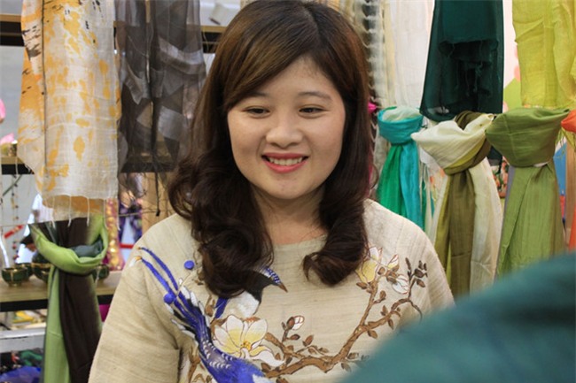 Dân trong nghề ai cũng biết Khaisilk ít hàng Việt