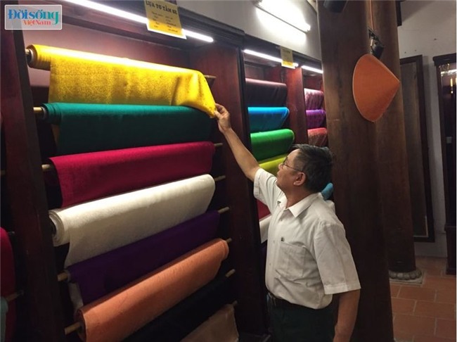 Chủ tịch làng nghề lụa Vạn Phúc: Khăn lụa Khaisilk hoán đổi nhãn mác là việc làm phi đạo đức