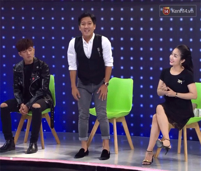 Đây là điệu bộ uốn éo của Trường Giang khi hát Em gái mưa - Ảnh 4.