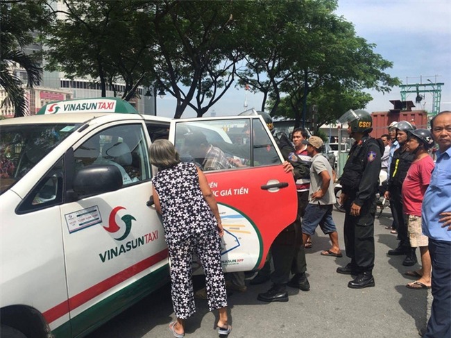 Nhân chứng kể vụ cảnh sát cơ động “lên gối” vào bụng học sinh ở Sài Gòn - Ảnh 3.