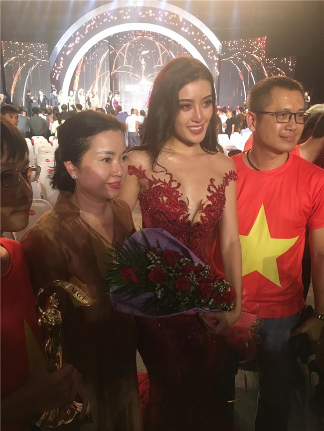 Trước cơn bão bị chê trách tại Miss Grand 2017, mẹ Huyền My bất ngờ lên tiếng bảo vệ con-3