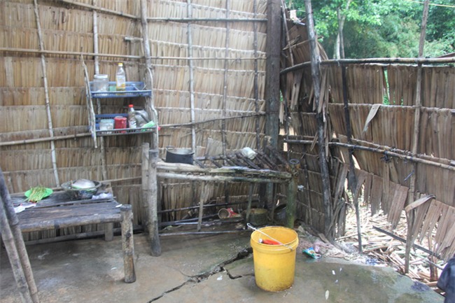 Người mẹ già nuôi 4 người con tâm thần: Giờ gạo mì chất đống, cơm đã có cá thịt nhưng con út đã chết rồi - Ảnh 12.