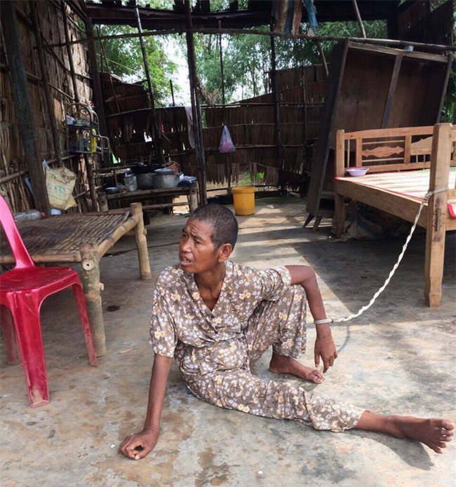 Người mẹ già nuôi 4 người con tâm thần: Giờ gạo mì chất đống, cơm đã có cá thịt nhưng con út đã chết rồi - Ảnh 4.