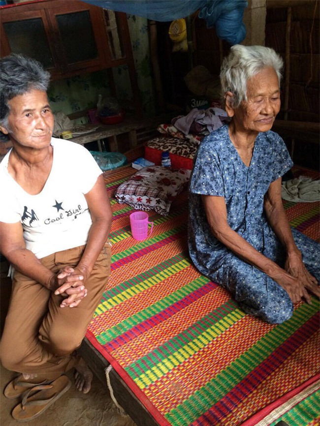 Người mẹ già nuôi 4 người con tâm thần: Giờ gạo mì chất đống, cơm đã có cá thịt nhưng con út đã chết rồi - Ảnh 5.