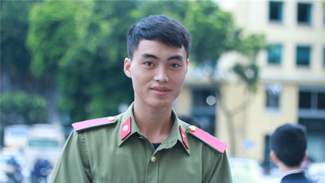 sinh viên vượt khó