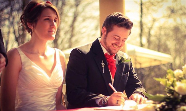 Người phụ nữ với gen đàn ông, không có buồng trứng lẫn tử cung vẫn đẻ sinh đôi một cách kỳ diệu - Ảnh 2.