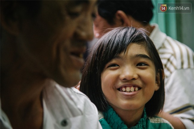 Chuyện Tám mù hát rong - Người cha lang thang Sài Gòn bán tiếng ca kiếm tiền chữa trị đôi mắt cho con gái - Ảnh 10.