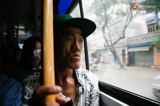 Chuyện Tám mù hát rong - Người cha lang thang Sài Gòn bán tiếng ca kiếm tiền chữa trị đôi mắt cho con gái - Ảnh 7.