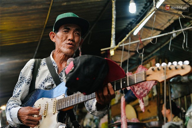 Chuyện Tám mù hát rong - Người cha lang thang Sài Gòn bán tiếng ca kiếm tiền chữa trị đôi mắt cho con gái - Ảnh 8.