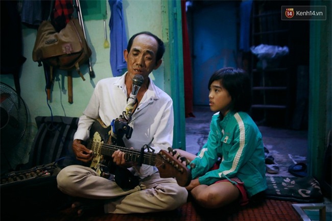 Chuyện Tám mù hát rong - Người cha lang thang Sài Gòn bán tiếng ca kiếm tiền chữa trị đôi mắt cho con gái - Ảnh 16.