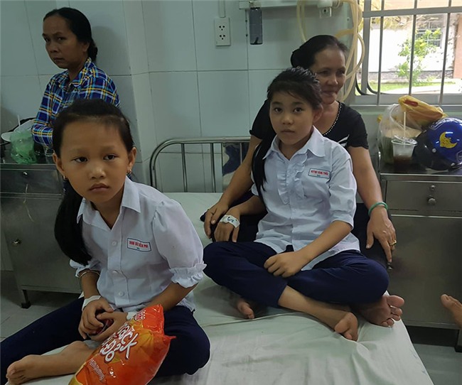 ‘Lộ’ nhiều điểm bất thường trong vụ 500 học sinh ngộ độc sau khi uống sữa