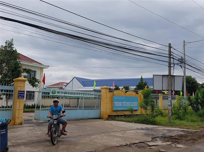 ‘Lộ’ nhiều điểm bất thường trong vụ 500 học sinh ngộ độc sau khi uống sữa