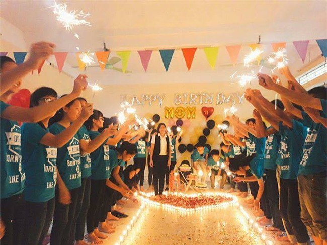 Clip: Cả lớp bí mật tổ chức tiệc chúc mừng sinh nhật mẹ cho cô giáo chủ nhiệm - Ảnh 2.