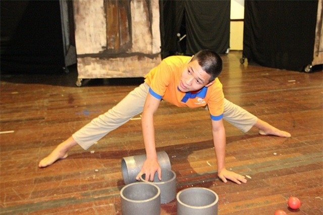 hanh trinh ong bó ha noi giúp con trai tù cạu bé tụ kỷ thành kỷ lục gia - 2