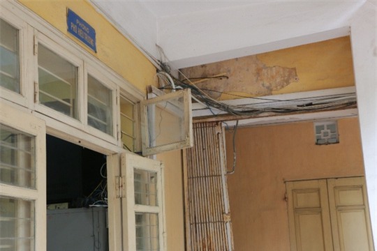 Bên trong ngôi trường học sinh phải đội mũ bảo hiểm ngồi học - Ảnh 13.