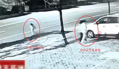 Clip: Thót tim chứng kiến bé gái bị xe tải cuốn vào gầm, thoát chết một cách thần kì - Ảnh 2.