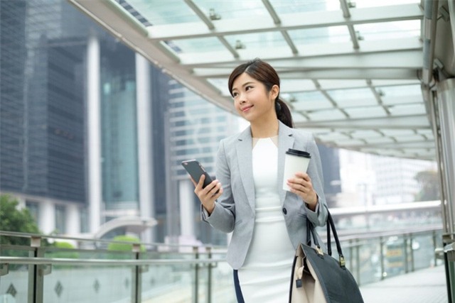 Kimchi Woman: Mẫu phụ nữ Hàn Quốc thích xài hàng hiệu, sẵn sàng phẫu thuật thẩm mỹ nhưng lại khăng khăng mình đẹp tự nhiên - Ảnh 1.