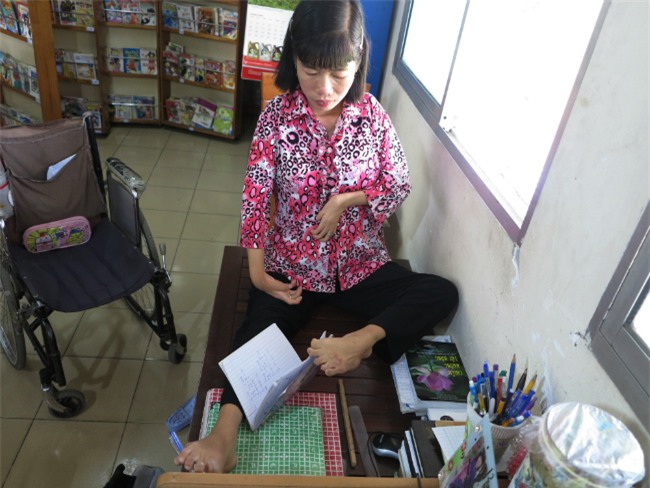 nguoi phu nu viet duoc bbc vinh danh: 15 tuoi moi di hoc mau giao - 3