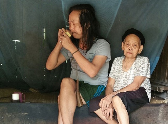 ky la: con trai tam than len con, me gia hat ru la ngung dap pha - 1