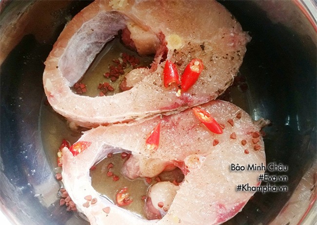 ca kho tieu thom ngon, nong hoi bao nhieu com cung het - 3