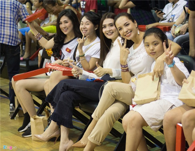 Tracy Thu Luong va A hau Tu Anh vo oa sau chien thang cua TLW hinh anh 2