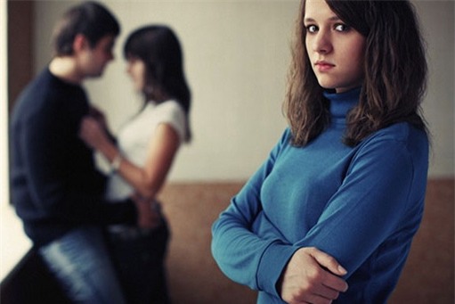 vo bau chet dung vi chong cung luc lam em ho minh co thai - 1