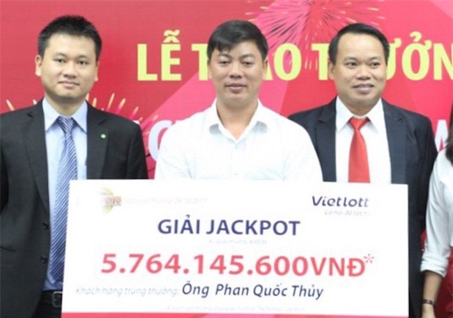 Người trúng jackpot của Vietlott kể chuyện chọn số “thật cứ như đùa”